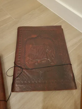 Conjuntos de cuadernos de piel con diseño grabados