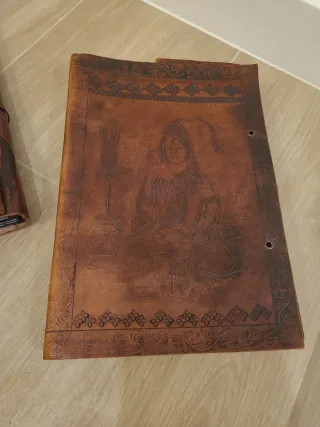 Conjuntos de cuadernos de piel con diseño grabados