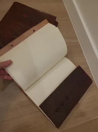 Conjuntos de cuadernos de piel con diseño grabados