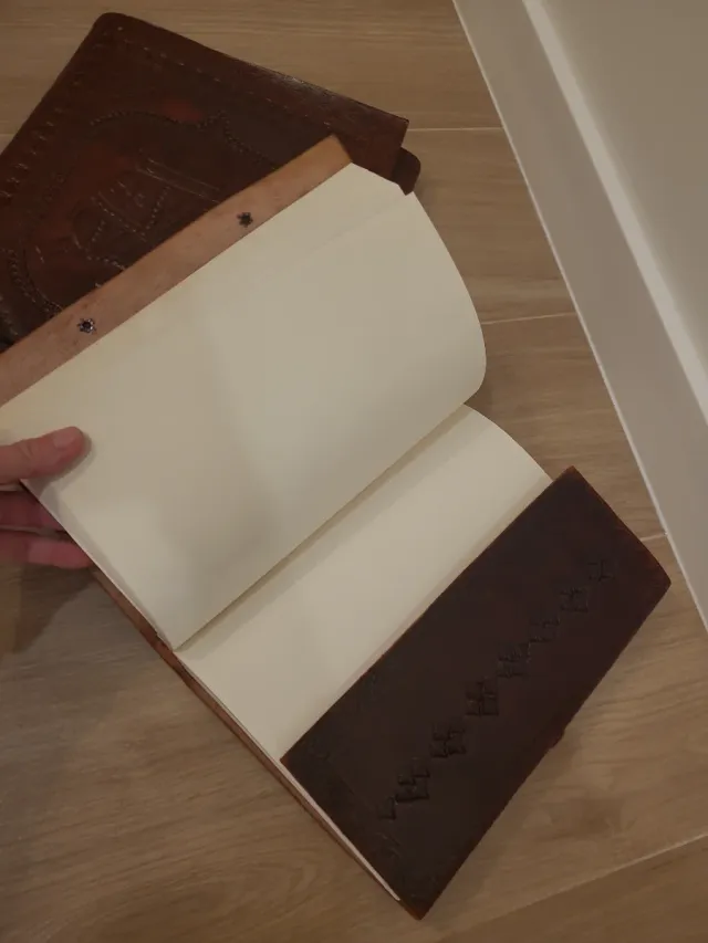 Conjuntos de cuadernos de piel con diseño grabados