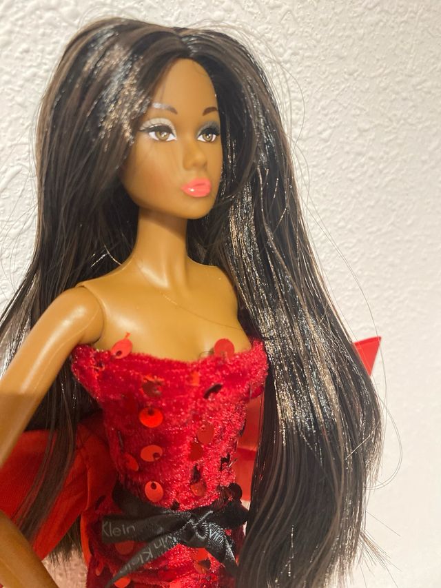 Muñeca estilo Barbie vestido rojo lentejuelas