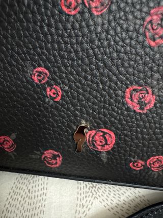 Bolso Ochnik Negro con Rosas Rosas