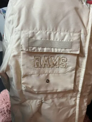 Giubbotto Rams 23Uomo Tg. M
Colore panna 