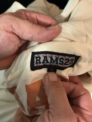 Giubbotto Rams 23Uomo Tg. M
Colore panna 