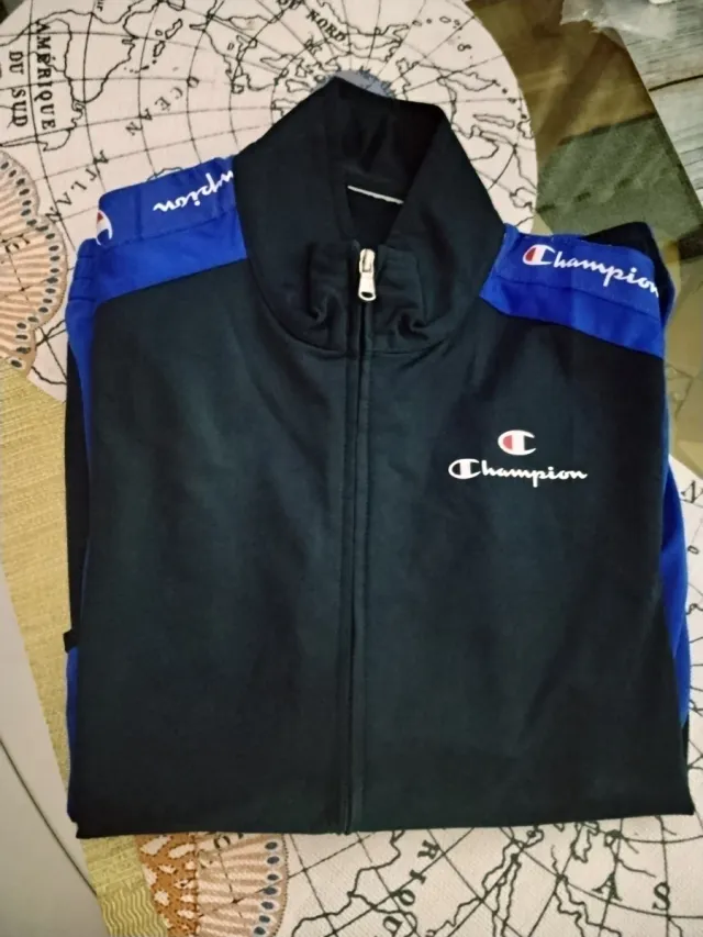 LOTE:de  3  Sudaderas Champion y Adidas.