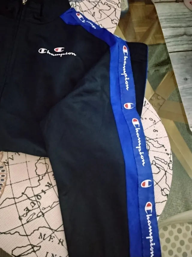 LOTE:de  3  Sudaderas Champion y Adidas.