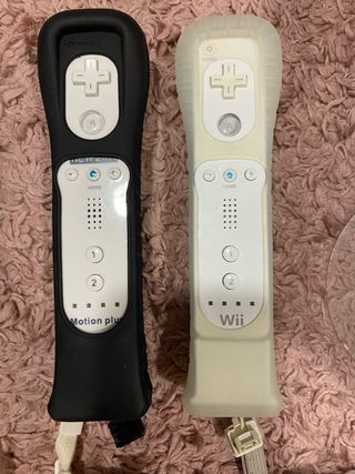 Consola Wii con mandos y 2 juegos