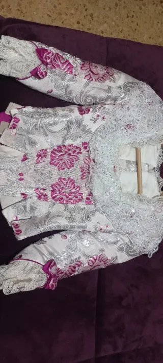 Traje de fallera rosa y blanco