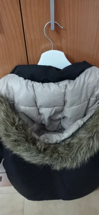 Chaqueta con capucha para hombres