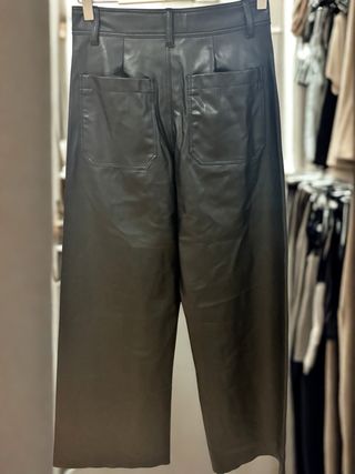 Pantalón culotte polipiel negro
