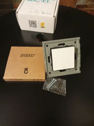 Interruptor y enchufe BSEED