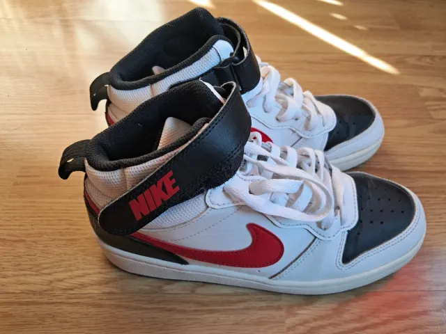 Zapatillas Nike Blancas y Rojas