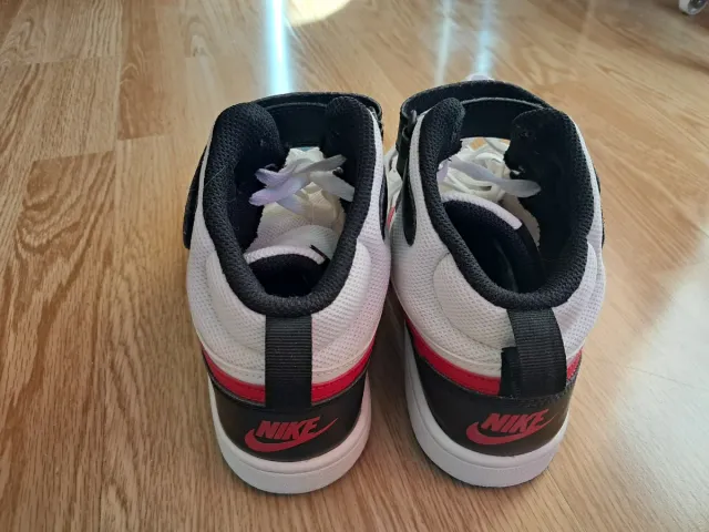 Zapatillas Nike Blancas y Rojas