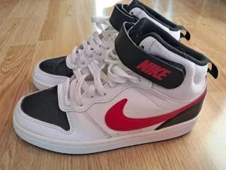 Zapatillas Nike Blancas y Rojas