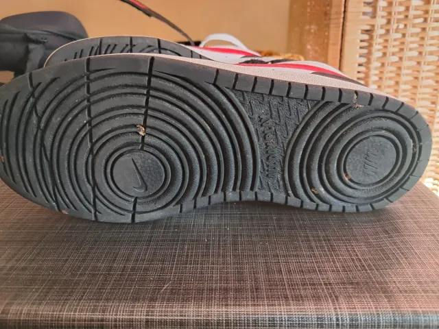 Zapatillas Nike Blancas y Rojas