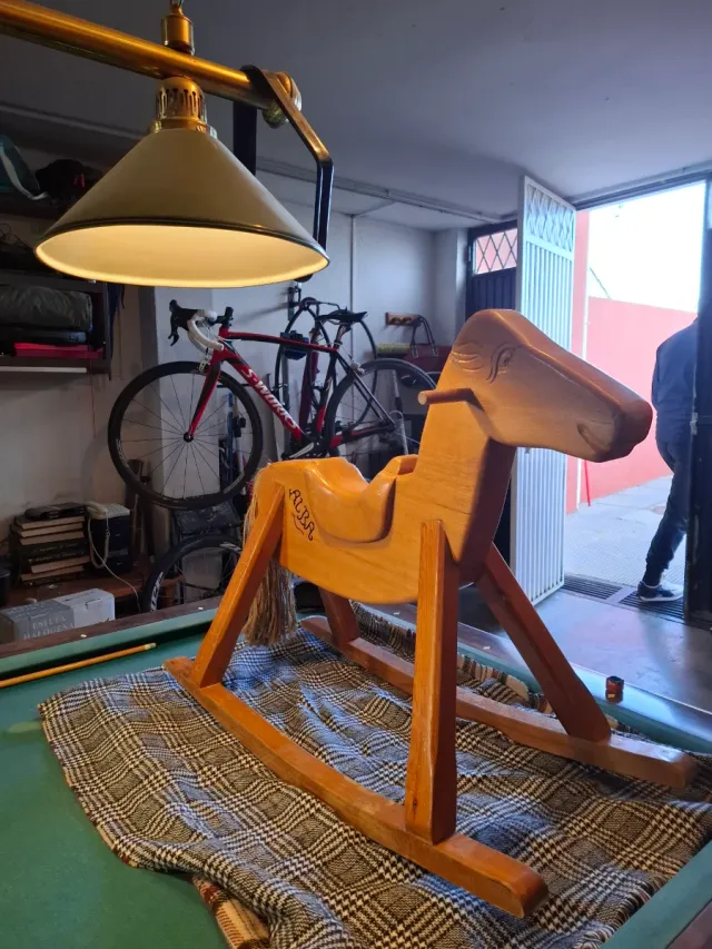 Caballo balancín madera pino tea macizo