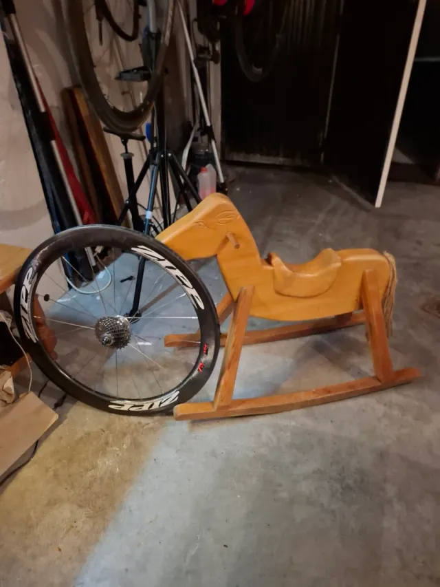 Caballo balancín madera pino tea macizo