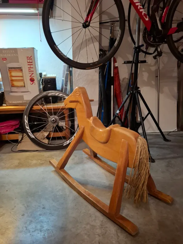 Caballo balancín madera pino tea macizo