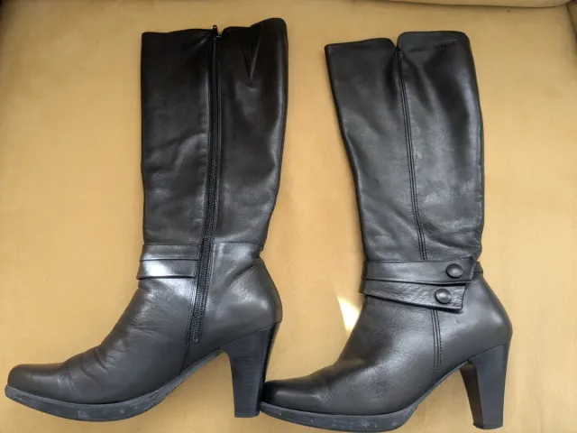 Botas de cuero negras altas