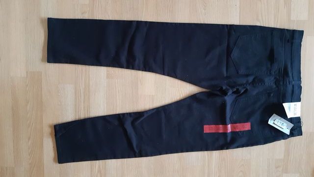 Pantalón vaquero negro