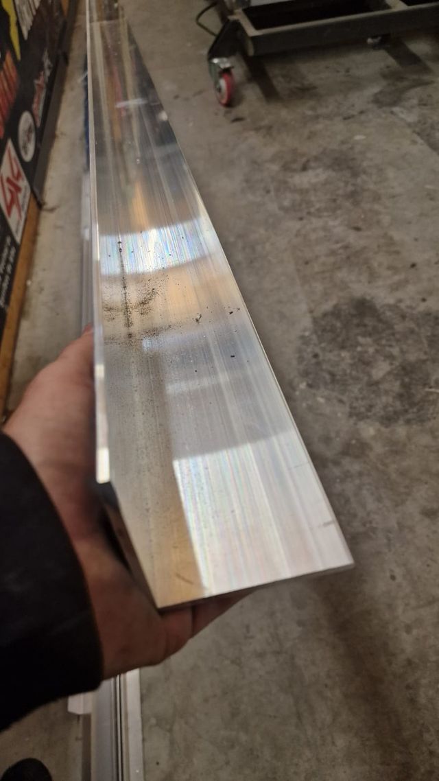 Perfil aluminio 75x75x4mm x 6metros