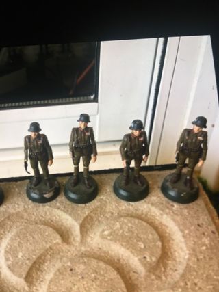 Lotta di 5 soldatini di piombo