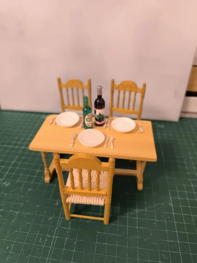 Mobili in miniatura per casa delle bambole Magda