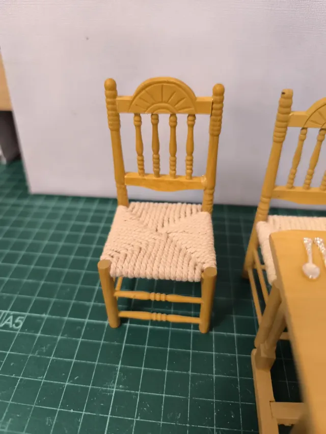 Mobili in miniatura per casa delle bambole Magda