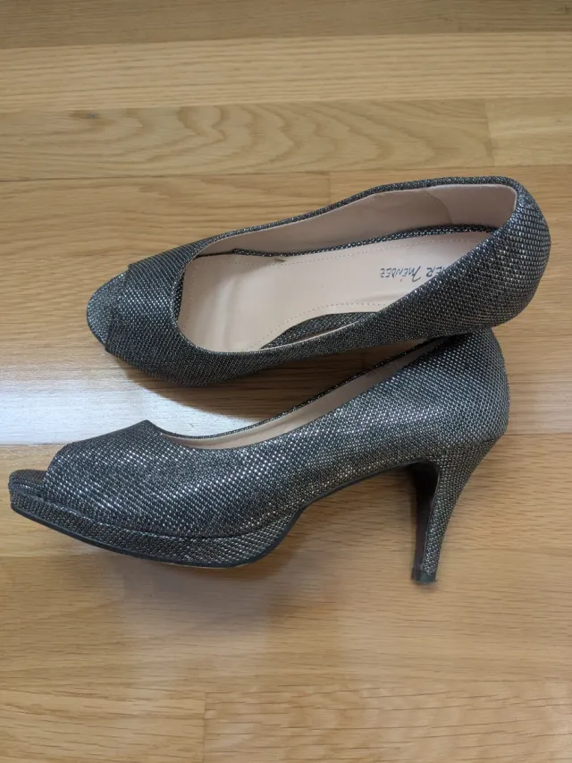 Zapatos Esther Méndez grises y plateados