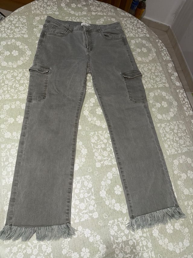 Pantalones Green Coast Grises con Flecos