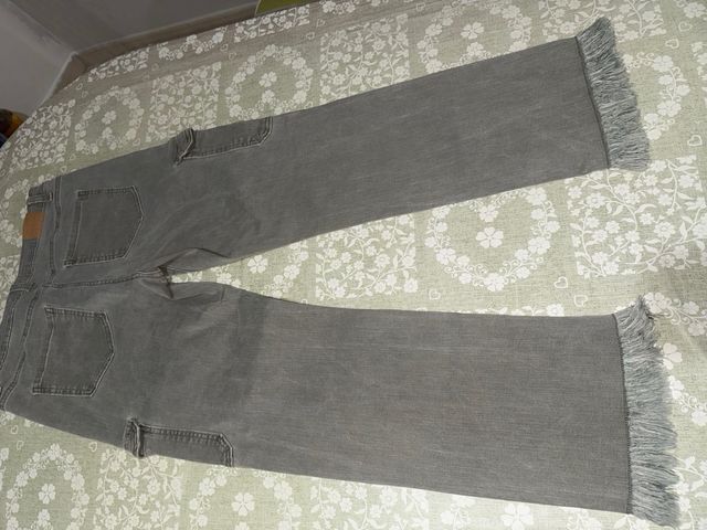 Pantalones Green Coast Grises con Flecos