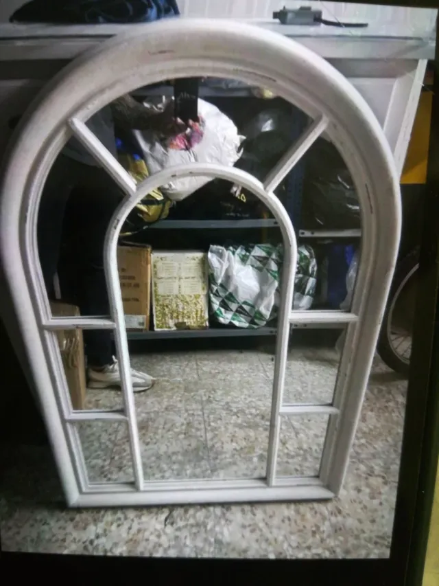 Zapatero blanco con espejo