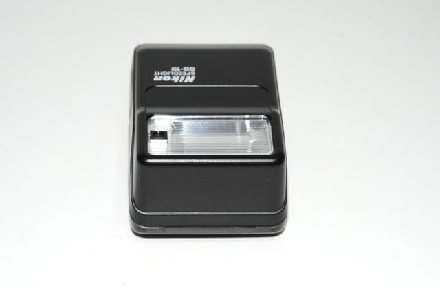 Flash Nikon SB-19 y funda. Muy buen estado