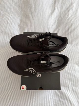 Zapatillas Saucony Negras y Blancas
