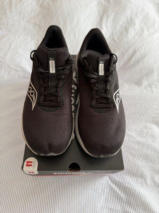 Zapatillas Saucony Negras y Blancas