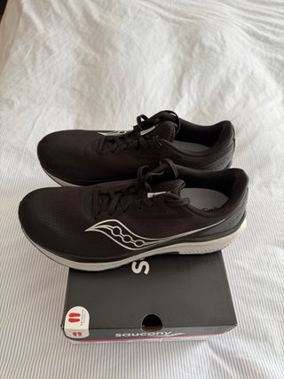 Zapatillas Saucony Negras y Blancas