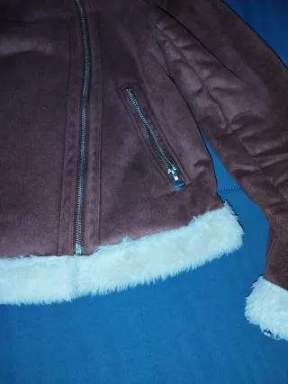 Abrigo de mujer marrón y blanco