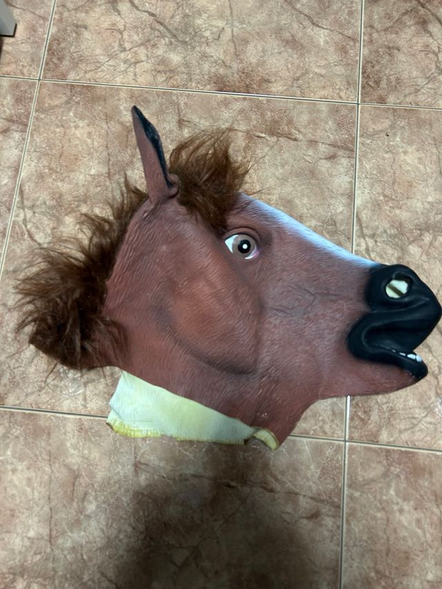 Máscara de Caballo Rota