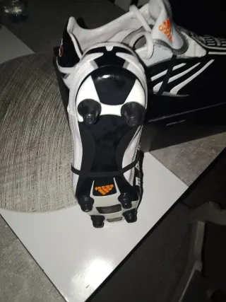 Zapatillas Adidas Fútbol Blancas y Negras