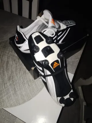 Zapatillas Adidas Fútbol Blancas y Negras