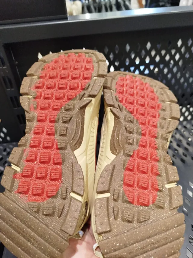 Nike Zoom Vomero Roam Rojo/Amarillo