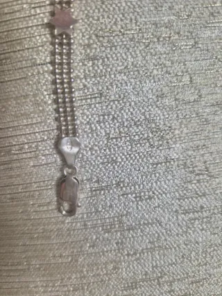 Pulsera de plata con estrellas