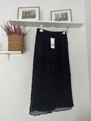 Falda Zara negra plisada T/S