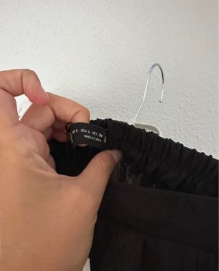 Falda Zara negra plisada T/S