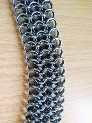 Cintura regolabile in acciaio ad anelli