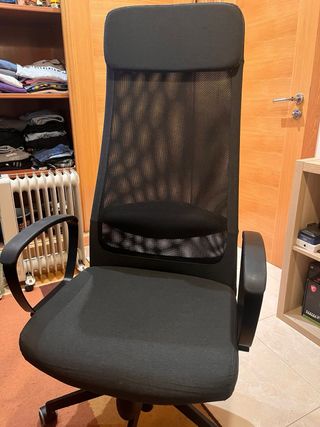 Silla de escritorio ergonómica negra