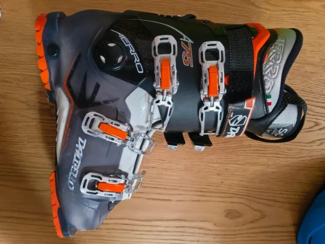 Botas de esquí + Casco + Bolsa