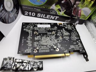 Tarjeta Gráfica XFX GeForce 210 1GB DDR3