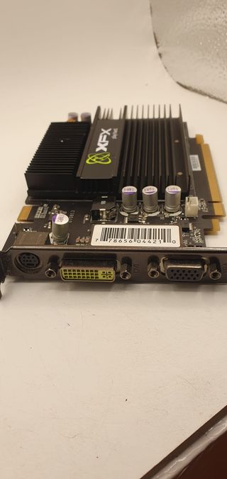 Tarjeta Gráfica XFX GeForce 210 1GB DDR3