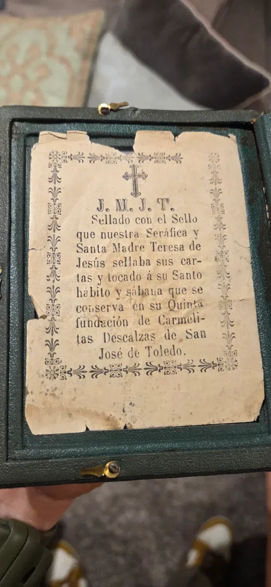 Antiguo relicario carmelita Santa Teresa